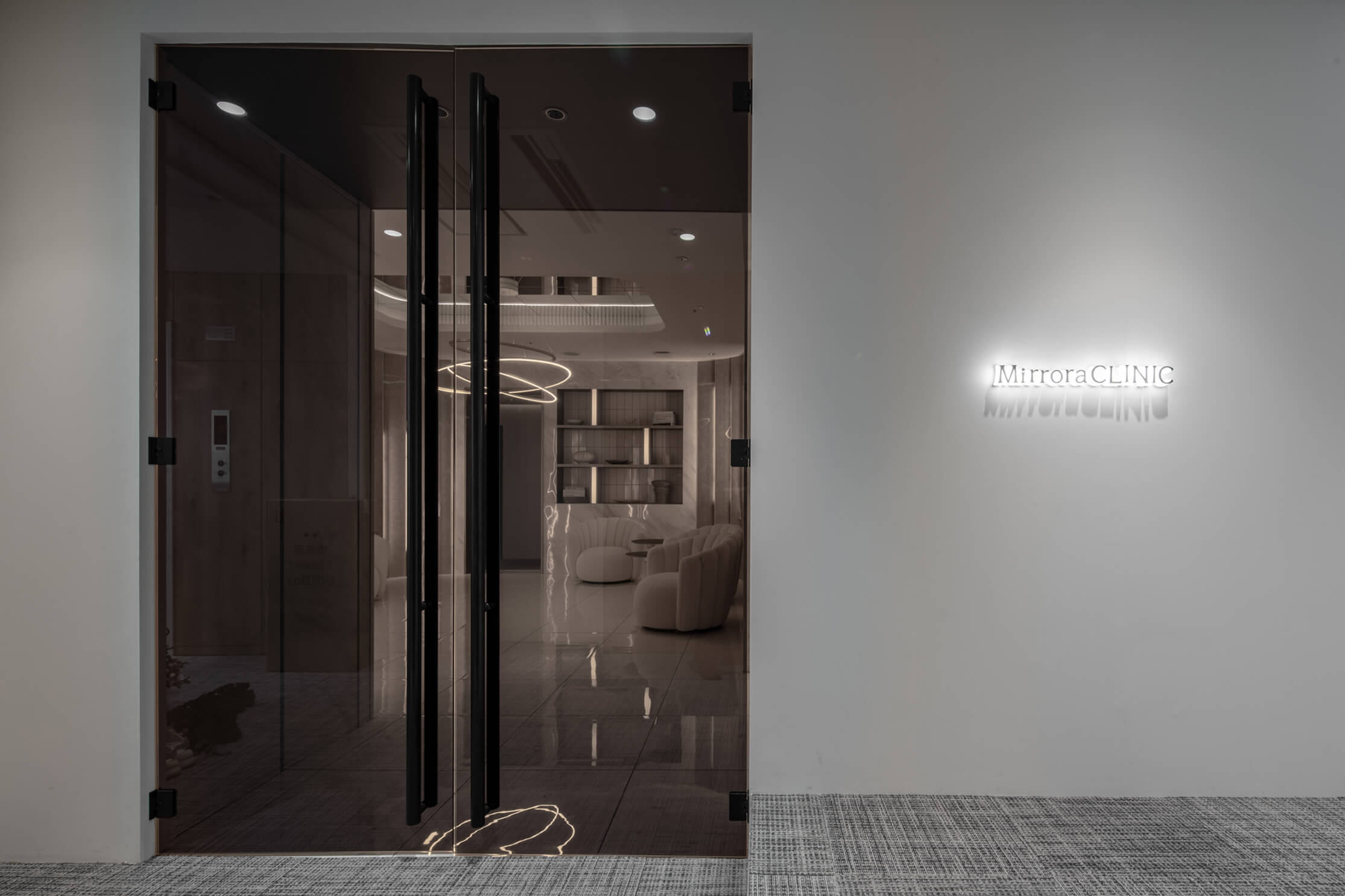 Mirrora CLINIC(ミローラクリニック) | 大阪梅田の美容外科